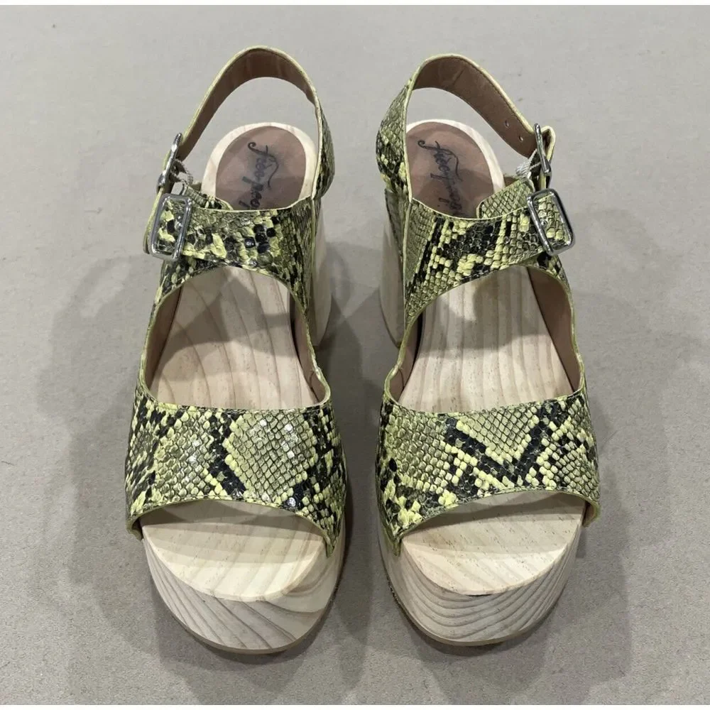 Free people Shoes Wooden Platform Clogs Belem Green Snakeskin Print‎ Size 9